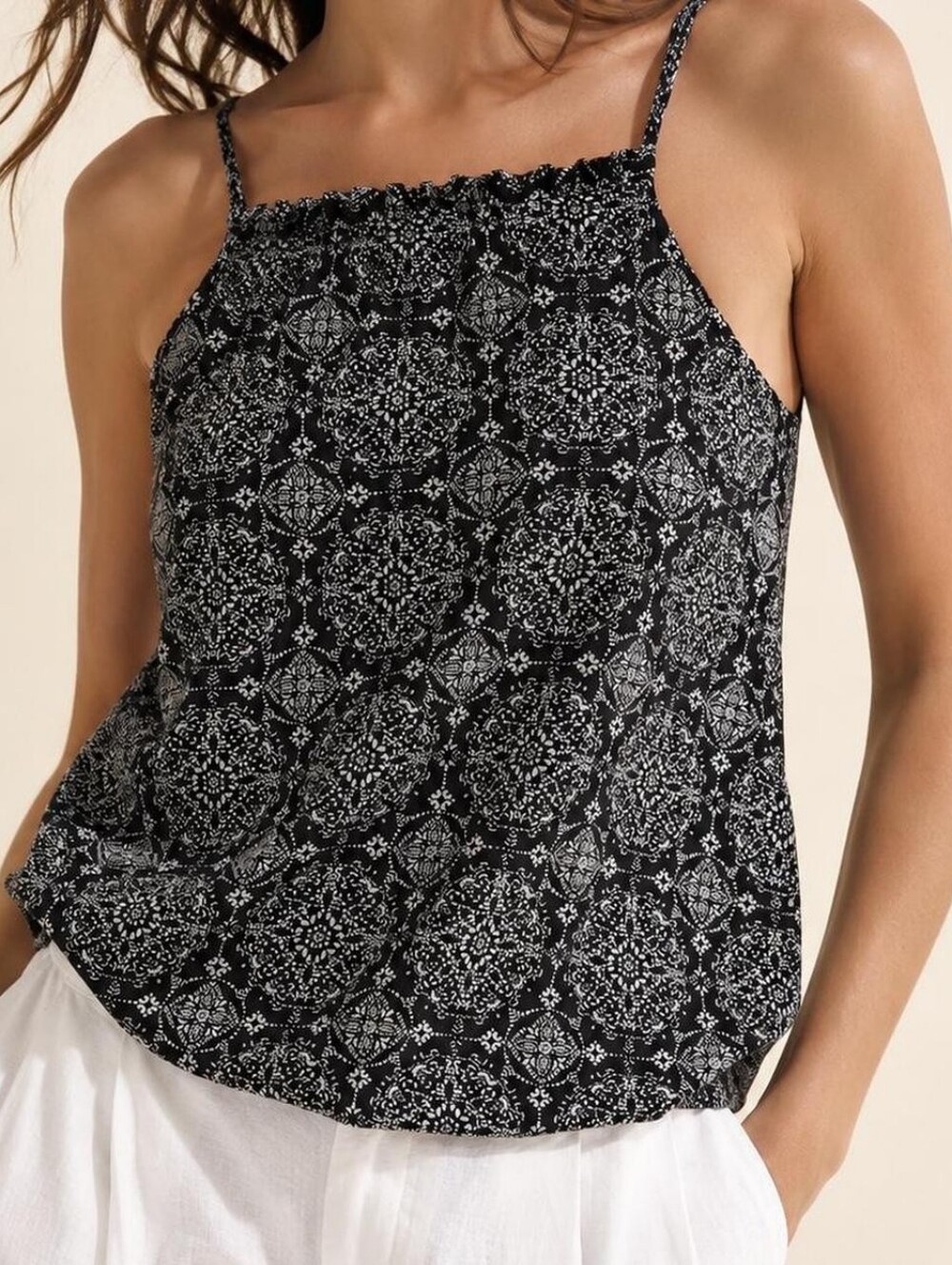 Universal Thread Women’s XXL Black & White Print Tank